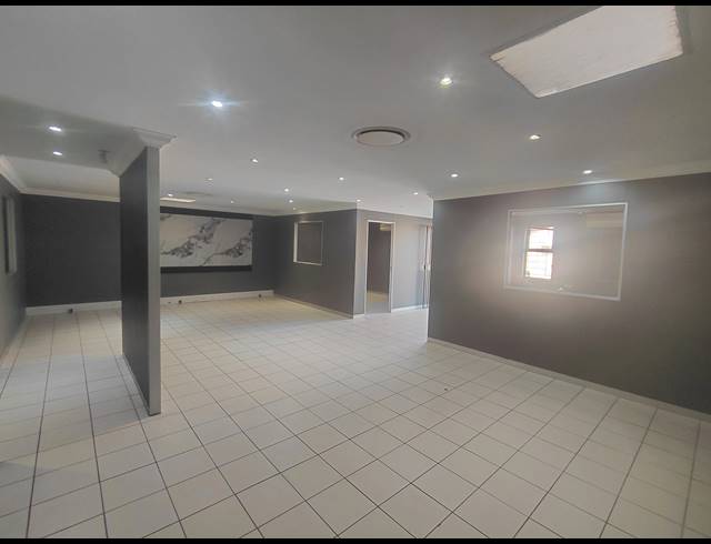 100M² OFFICE TO LET IN FOURWAYS